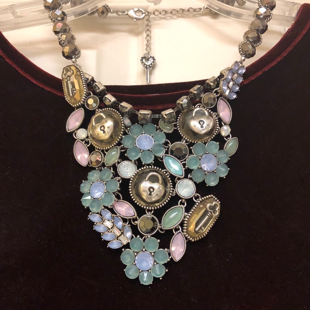 💋Beautiful Blue Betsey Johnson Necklace